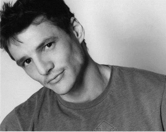 young-pedro-pascal-v0-lq9j6upxkd5f1