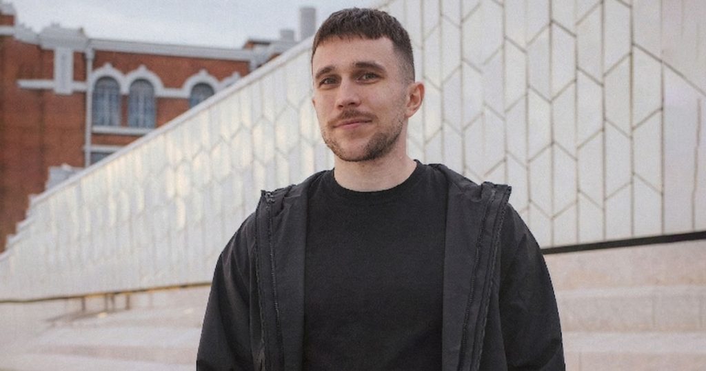 «Запітчив директорці ідею винагороджувати дітей». Як айтівець виплачує 10 000 грн щомісяця найкращим учням рідного ліцею