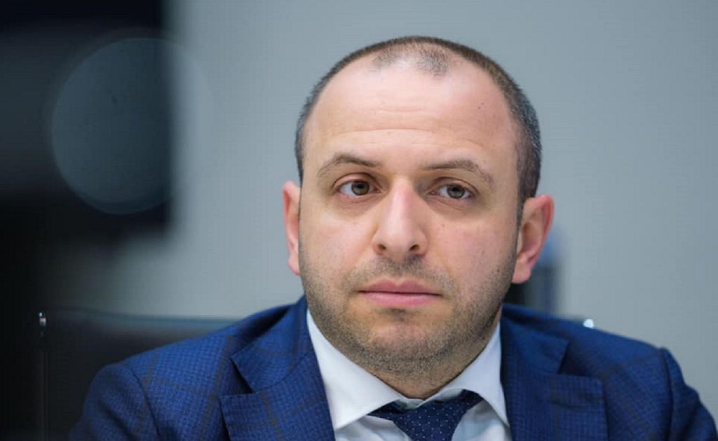 Рустем Умеров Жена Фото: личная жизнь, биография и карьера политика